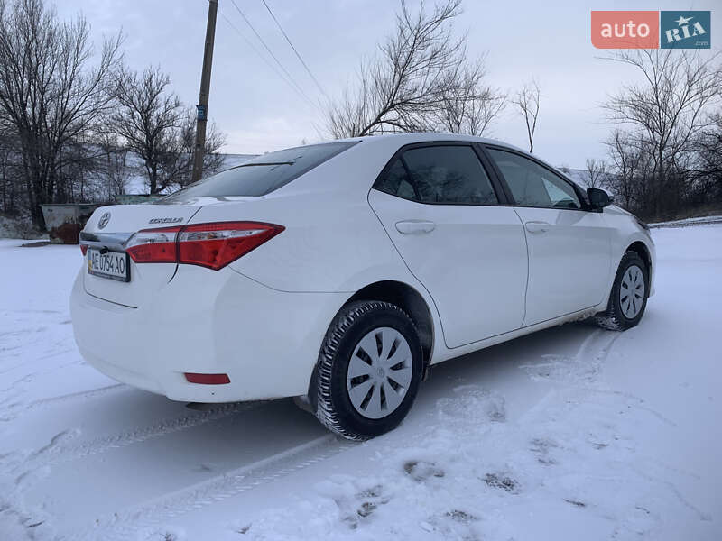Седан Toyota Corolla 2014 в Кривом Роге