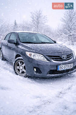 Седан Toyota Corolla 2012 в Борщеві
