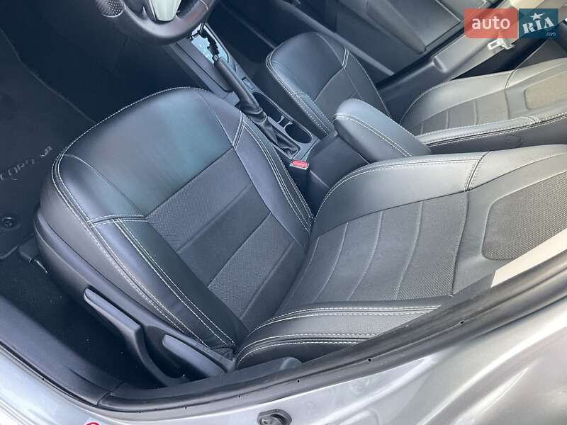 Седан Toyota Corolla 2016 в Киеве