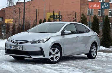 Седан Toyota Corolla 2016 в Киеве