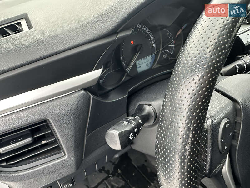 Седан Toyota Corolla 2016 в Киеве