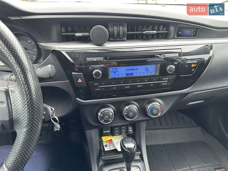 Седан Toyota Corolla 2016 в Киеве