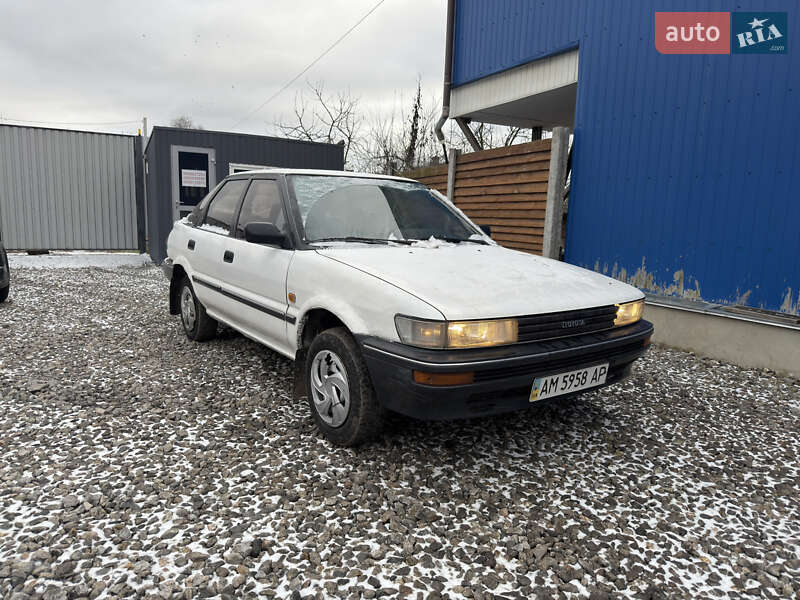 Хэтчбек Toyota Corolla 1988 в Бердичеве фото 3 Хэтчбек Toyota Corolla 1988 в Бердичеве