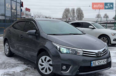 Седан Toyota Corolla 2015 в Днепре