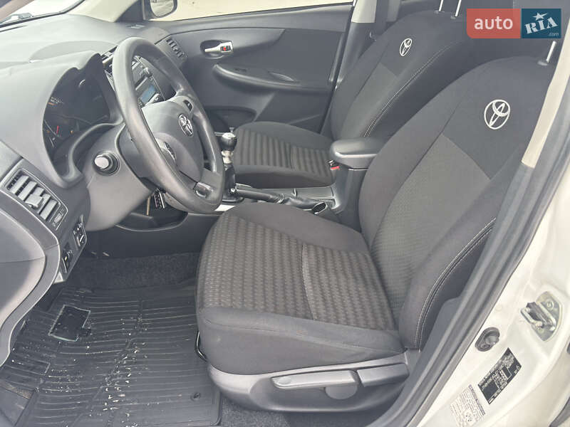 Седан Toyota Corolla 2012 в Києві