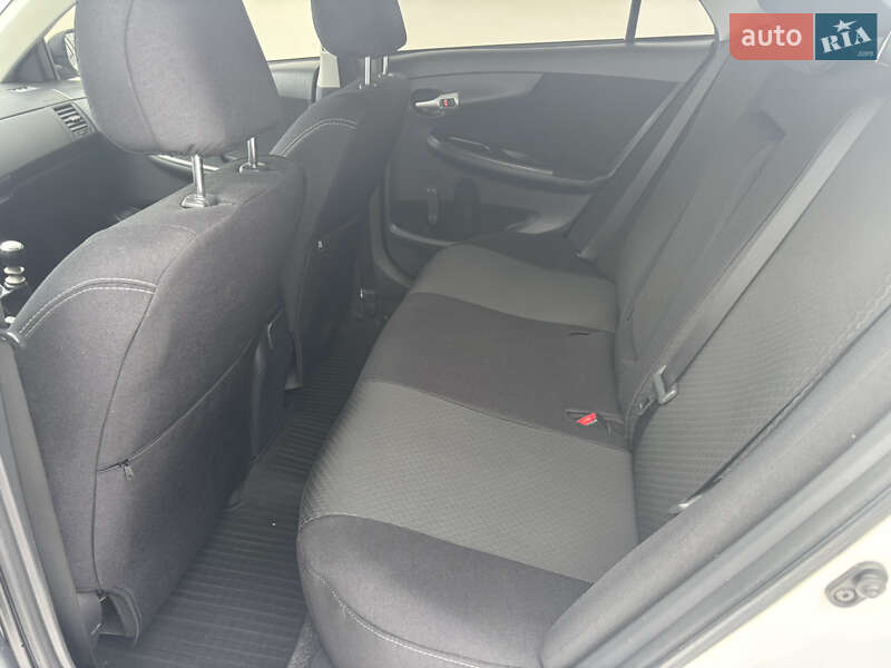 Седан Toyota Corolla 2012 в Києві