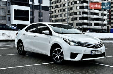 Седан Toyota Corolla 2015 в Киеве