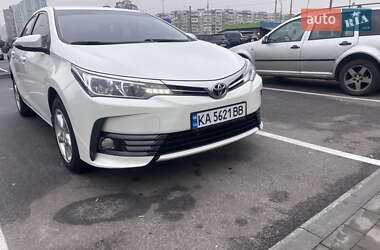 Седан Toyota Corolla 2017 в Києві
