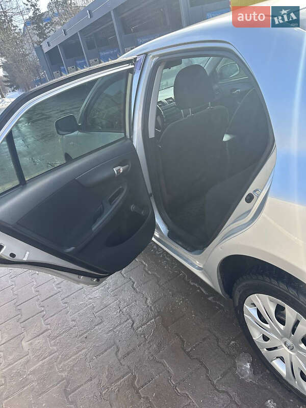 Седан Toyota Corolla 2008 в Тернополе