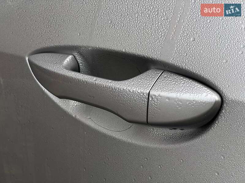 Седан Toyota Corolla 2017 в Киеве фото 16 Седан Toyota Corolla 2017 в Киеве