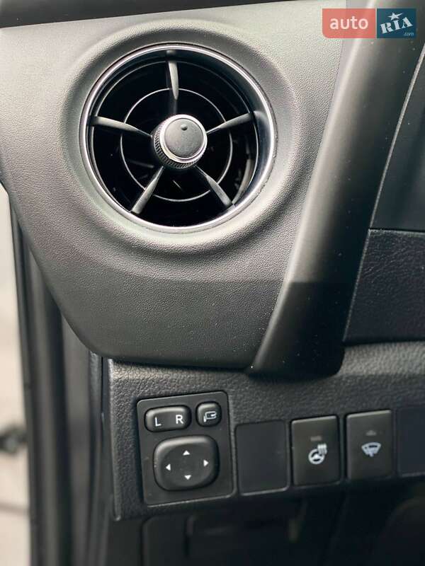 Седан Toyota Corolla 2017 в Киеве фото 27 Седан Toyota Corolla 2017 в Киеве