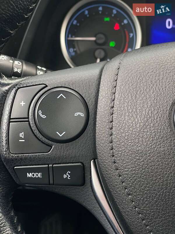 Седан Toyota Corolla 2017 в Киеве фото 32 Седан Toyota Corolla 2017 в Киеве