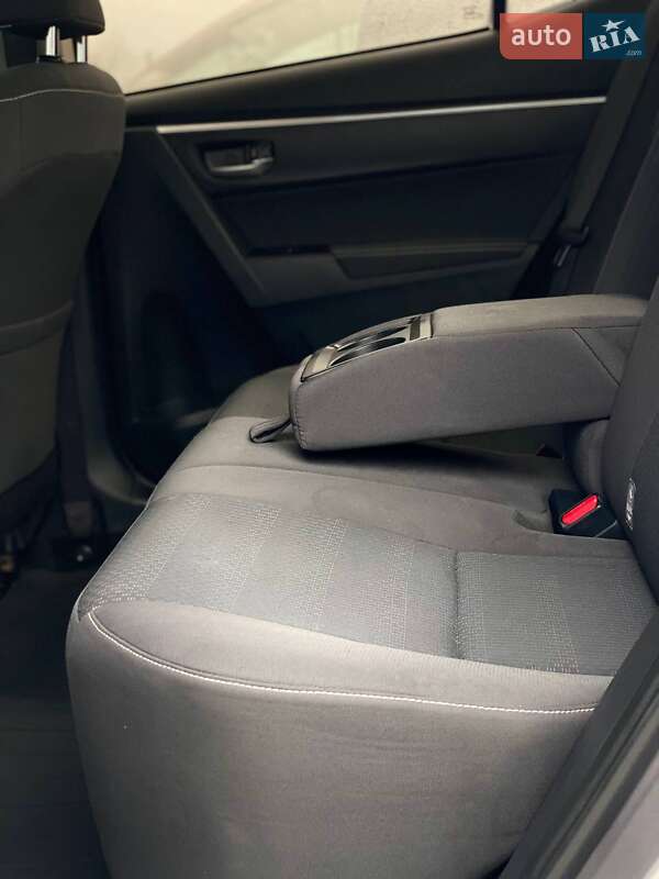 Седан Toyota Corolla 2017 в Киеве фото 46 Седан Toyota Corolla 2017 в Киеве