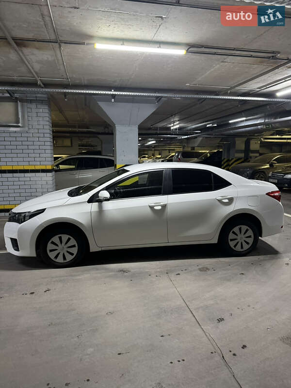 Седан Toyota Corolla 2014 в Днепре