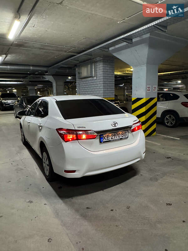 Седан Toyota Corolla 2014 в Днепре