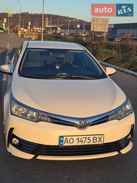 Седан Toyota Corolla 2018 в Мукачево