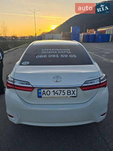 Седан Toyota Corolla 2018 в Мукачево