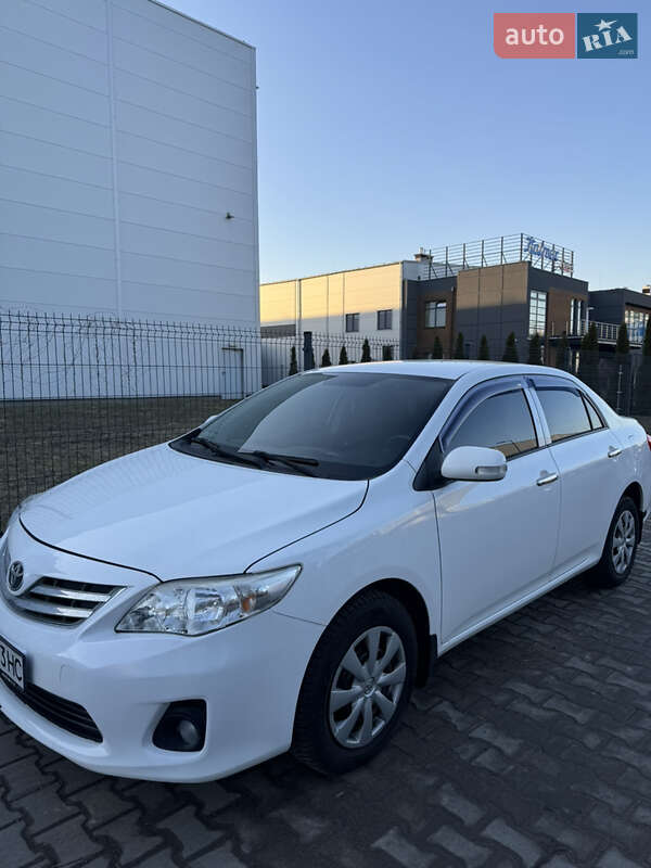 Седан Toyota Corolla 2011 в Львове фото 3 Седан Toyota Corolla 2011 в Львове