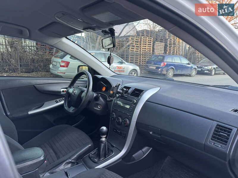 Седан Toyota Corolla 2011 в Львове фото 7 Седан Toyota Corolla 2011 в Львове
