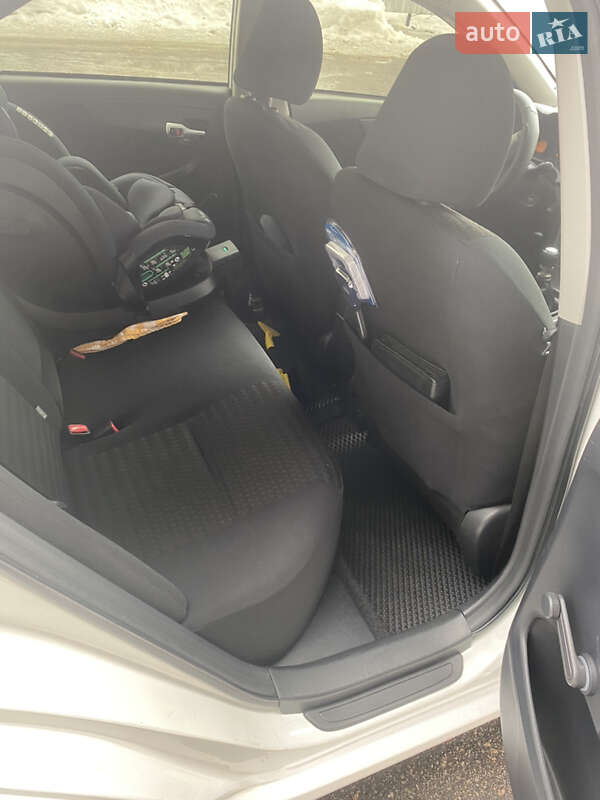 Седан Toyota Corolla 2011 в Сумах