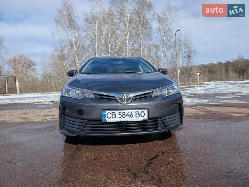 Седан Toyota Corolla 2017 в Киеве
