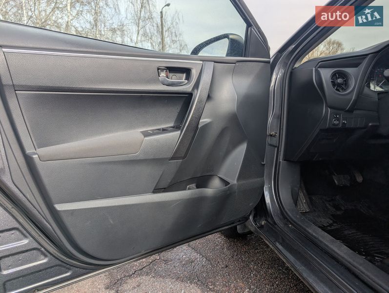 Седан Toyota Corolla 2017 в Киеве