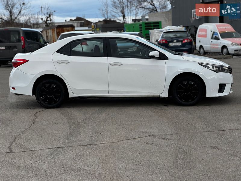 Седан Toyota Corolla 2018 в Киеве