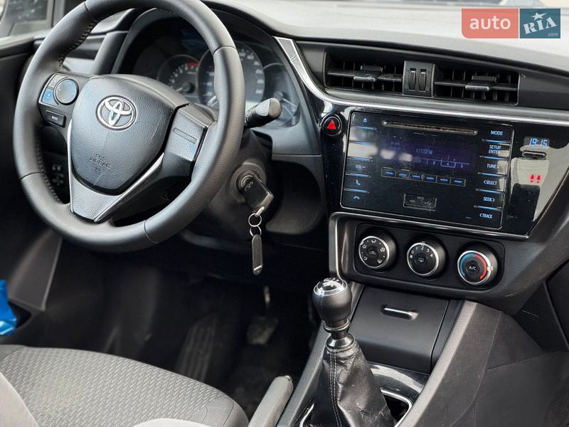 Седан Toyota Corolla 2018 в Киеве