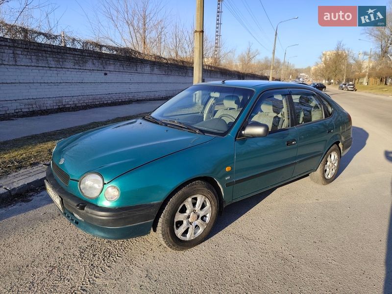 Хэтчбек Toyota Corolla 1999 в Запорожье