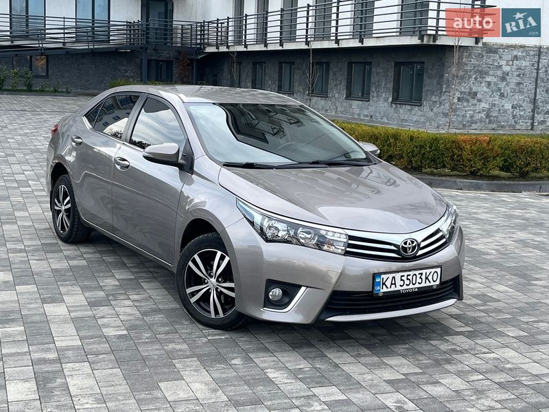 Седан Toyota Corolla 2013 в Мукачево