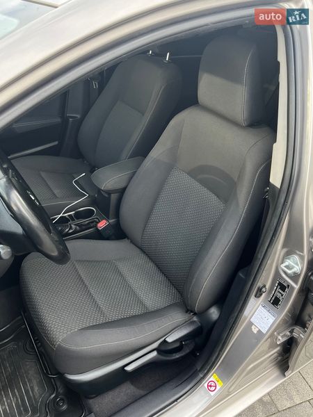 Седан Toyota Corolla 2013 в Мукачево