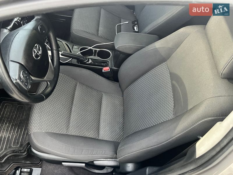 Седан Toyota Corolla 2013 в Мукачево