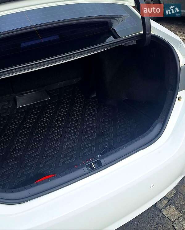 Седан Toyota Corolla 2014 в Харькове