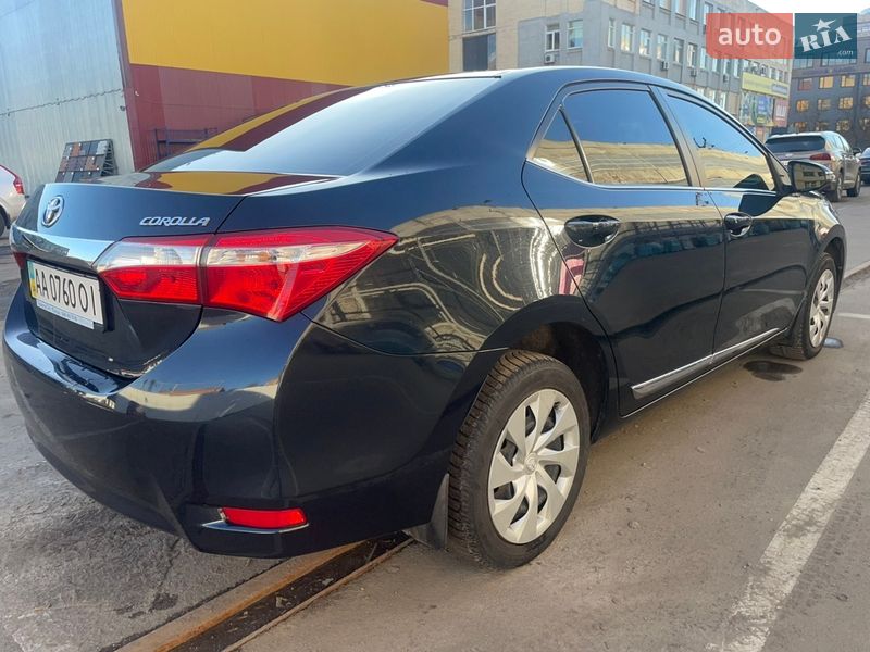 Седан Toyota Corolla 2014 в Киеве
