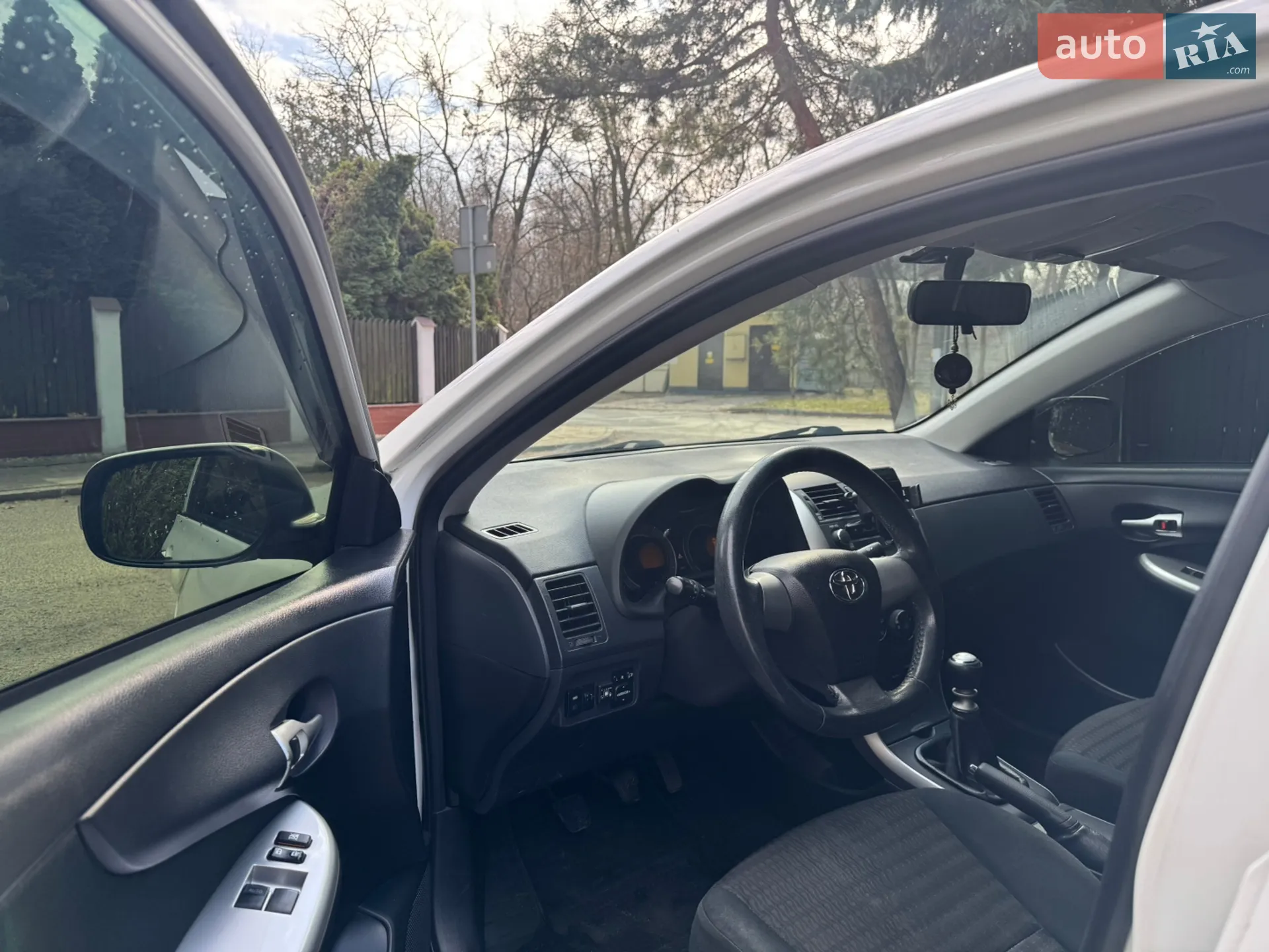 2011 Toyota Corolla - мініатюра 12
