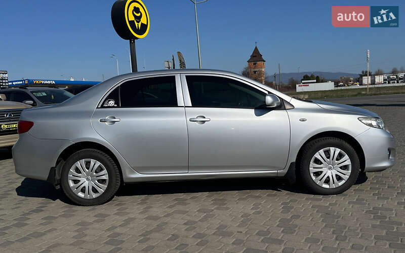 Седан Toyota Corolla 2008 в Мукачевому