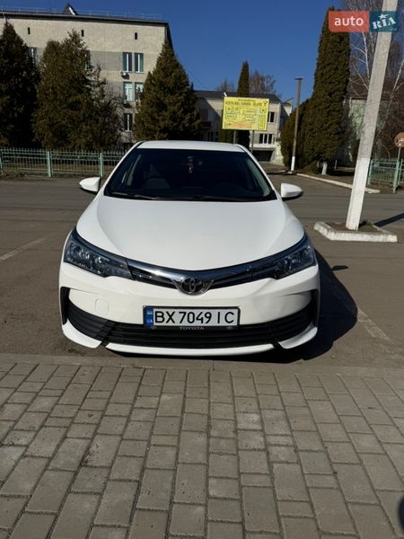 Седан Toyota Corolla 2017 в Деражне