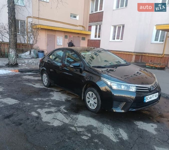 Седан Toyota Corolla 2015 в Киеве