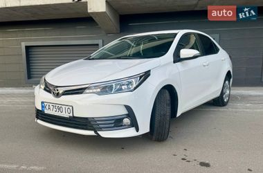 Седан Toyota Corolla 2017 в Киеве