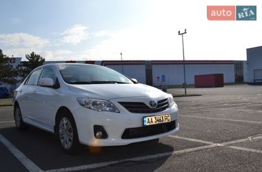 Седан Toyota Corolla 2013 в Києві