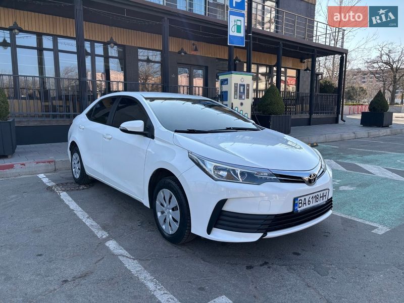 Седан Toyota Corolla 2017 в Миколаєві