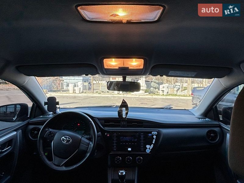 Седан Toyota Corolla 2017 в Миколаєві