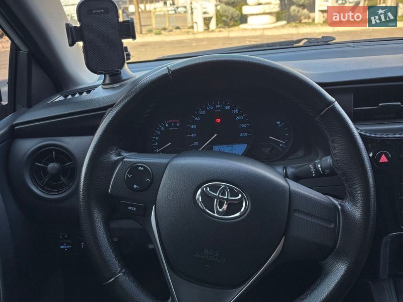 Седан Toyota Corolla 2017 в Миколаєві
