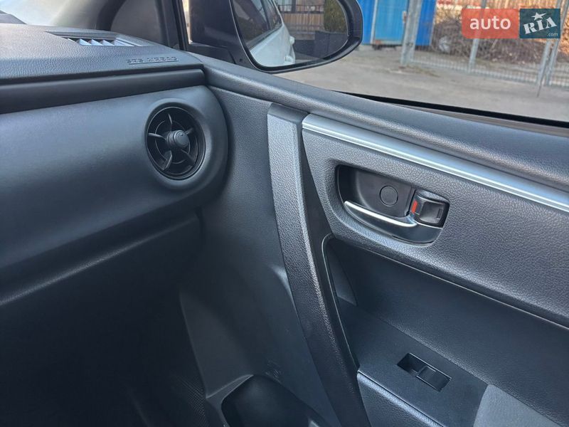 Седан Toyota Corolla 2017 в Миколаєві