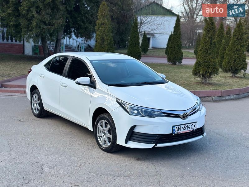 Седан Toyota Corolla 2017 в Києві