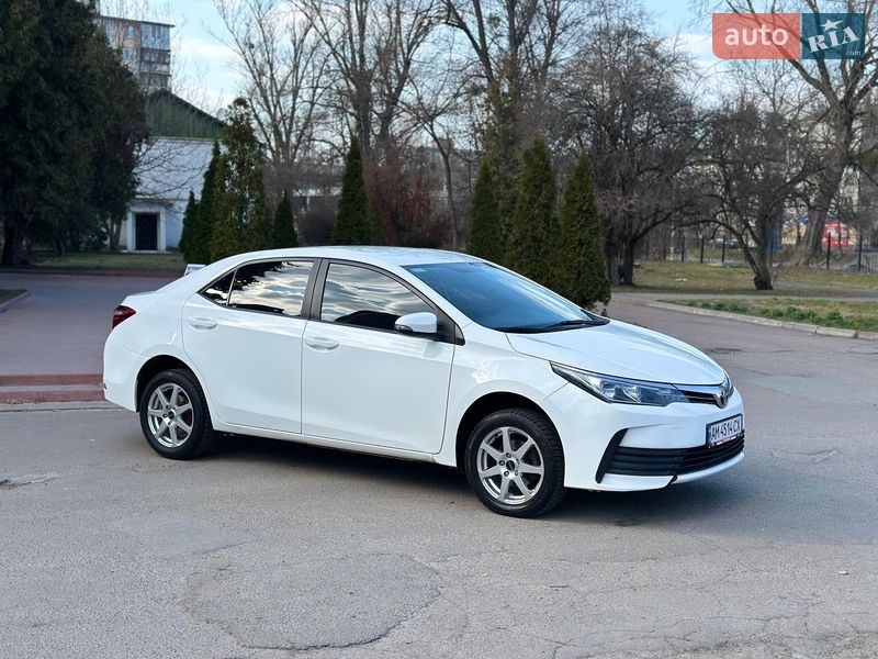 Седан Toyota Corolla 2017 в Києві