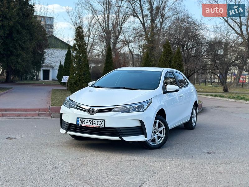 Седан Toyota Corolla 2017 в Києві