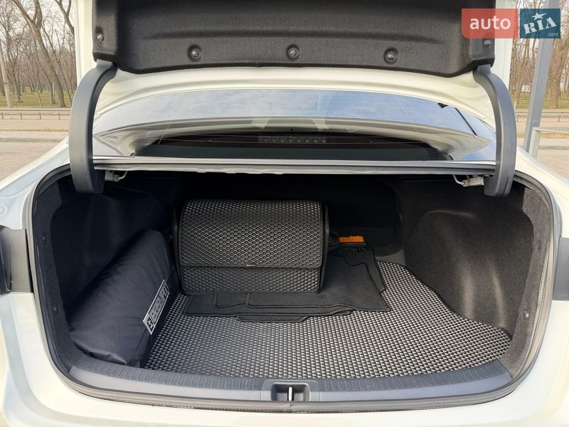 Седан Toyota Corolla 2019 в Днепре