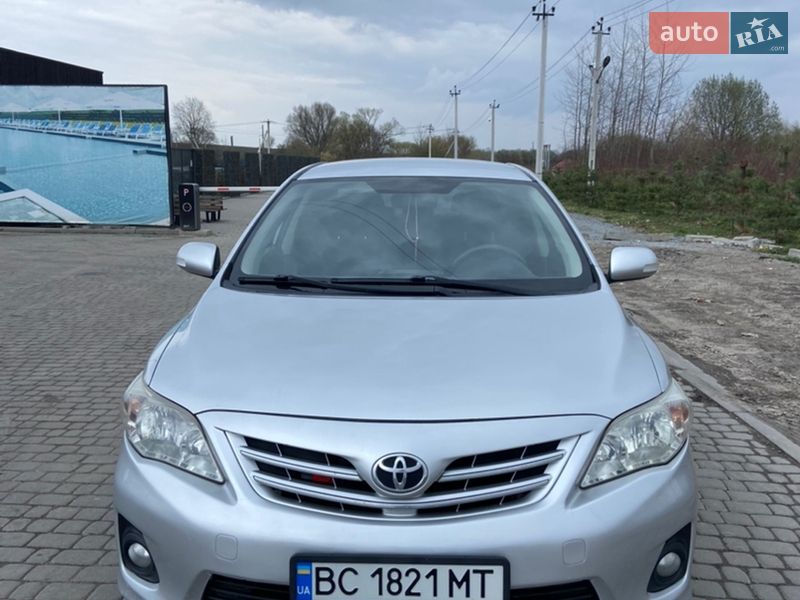 Седан Toyota Corolla 2011 в Львове