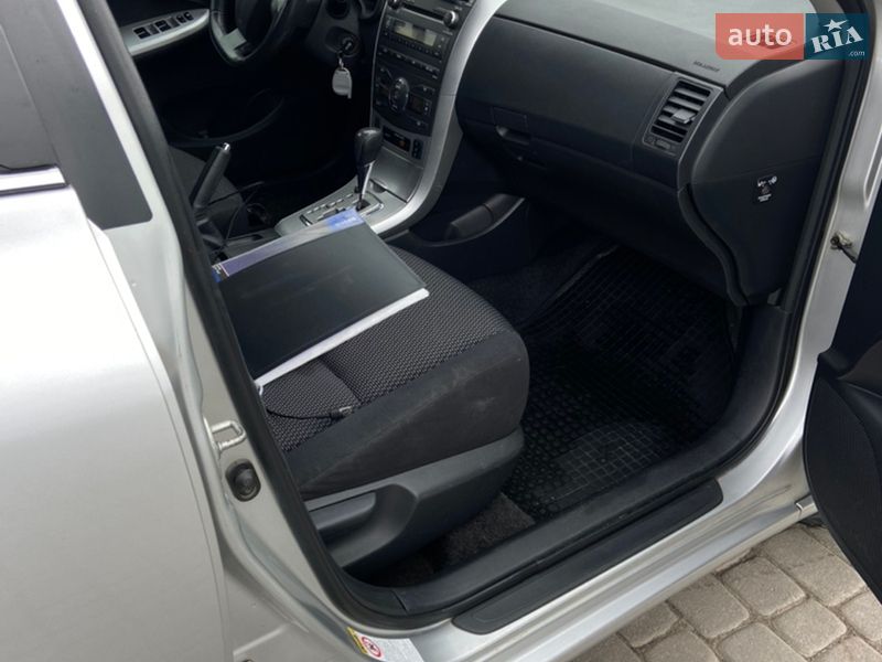 Седан Toyota Corolla 2011 в Львове